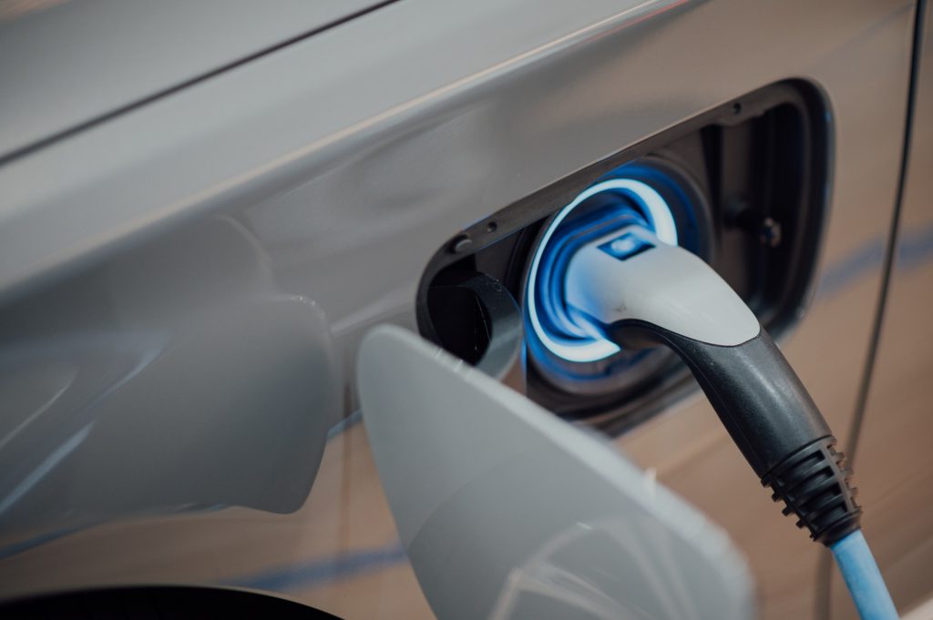 Futuro do setor automotivo abrange convergência tecnológica e veículos elétricos, estima KPMG / Foto: Chuttersnap